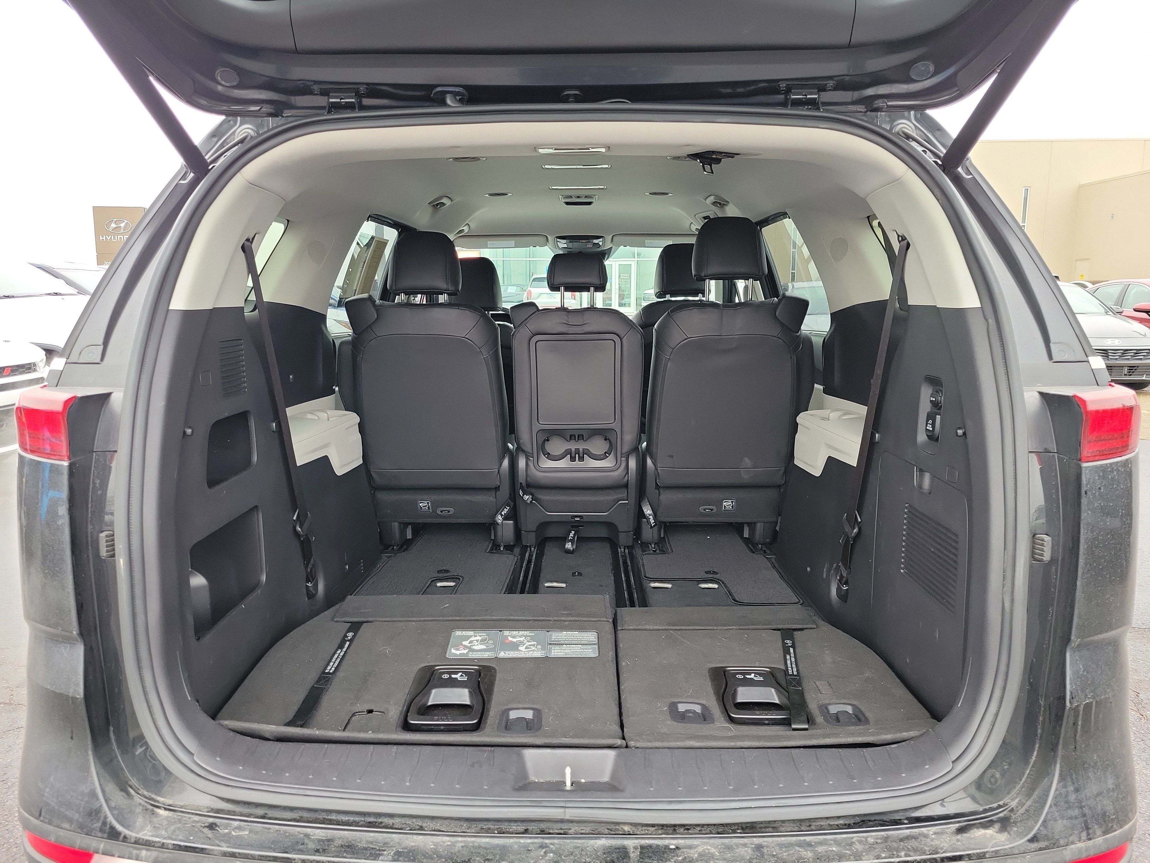 Used 2023 Kia Carnival SX image 8