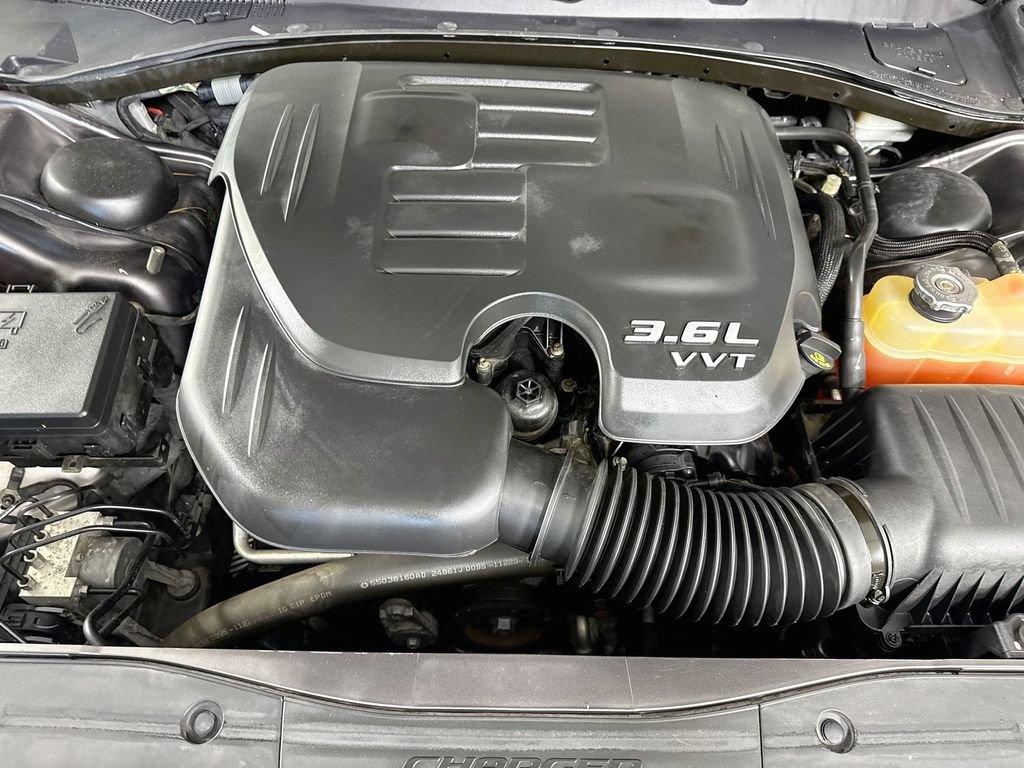 Used 2015 Dodge Charger SXT RWD image 28