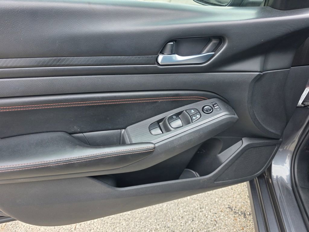 Used 2021 Nissan Altima 2.5 SR FWD image 13