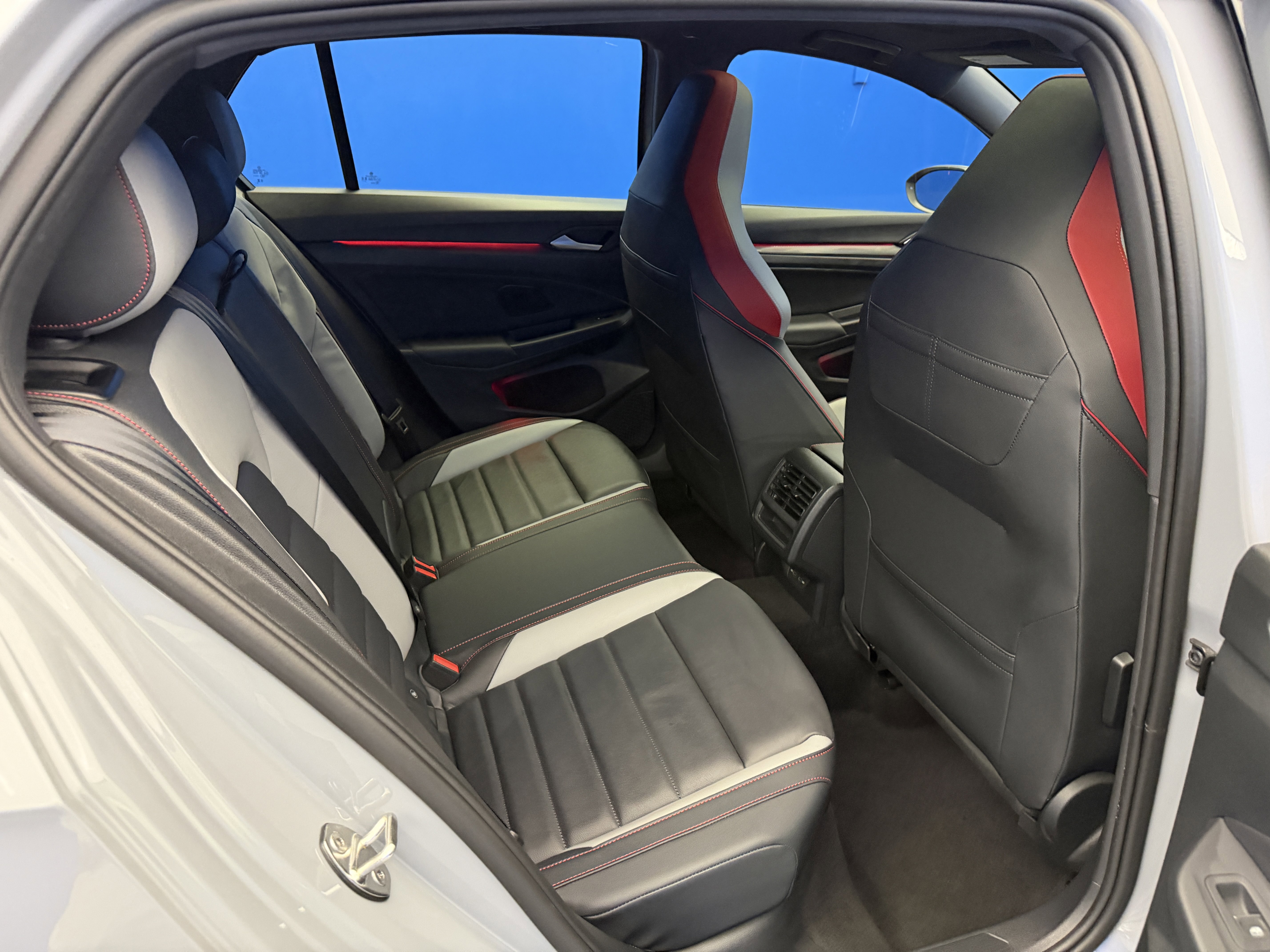 Used 2024 Volkswagen GTI SE FWD image 27