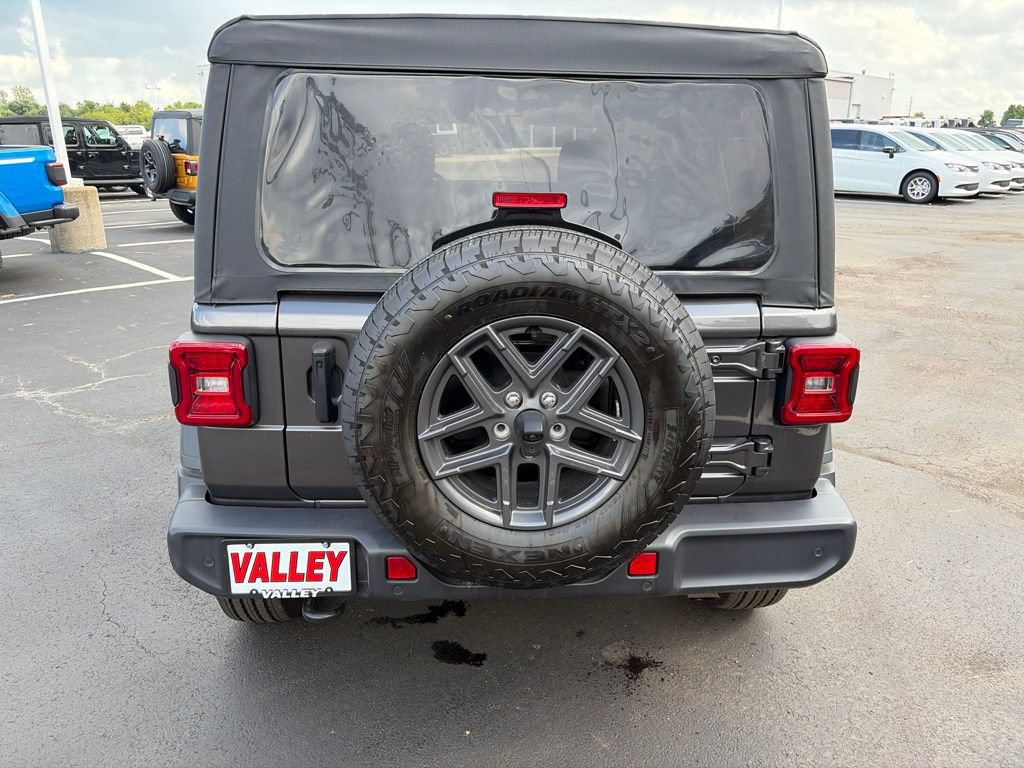 Used 2025 Jeep Wrangler Unlimited Sport AWD/4WD image 6