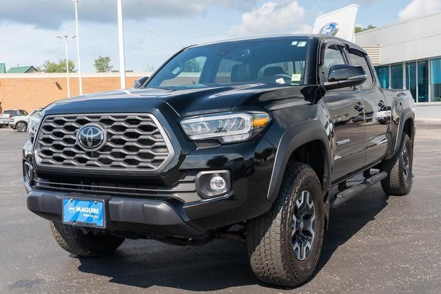 Used 2023 Toyota Tacoma TRD Off-Road w/ TRD Premium Off Road Package AWD/4WD image 2