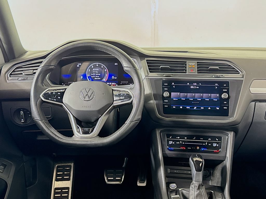 Used 2024 Volkswagen Tiguan SE R-Line FWD image 12