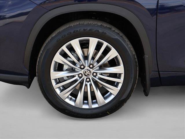 New 2026 Toyota Highlander Platinum AWD/4WD image 10