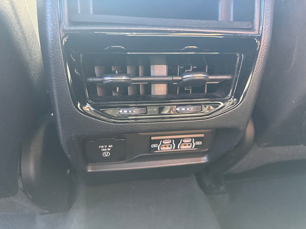 Used 2023 Jeep Grand Cherokee Altitude image 11