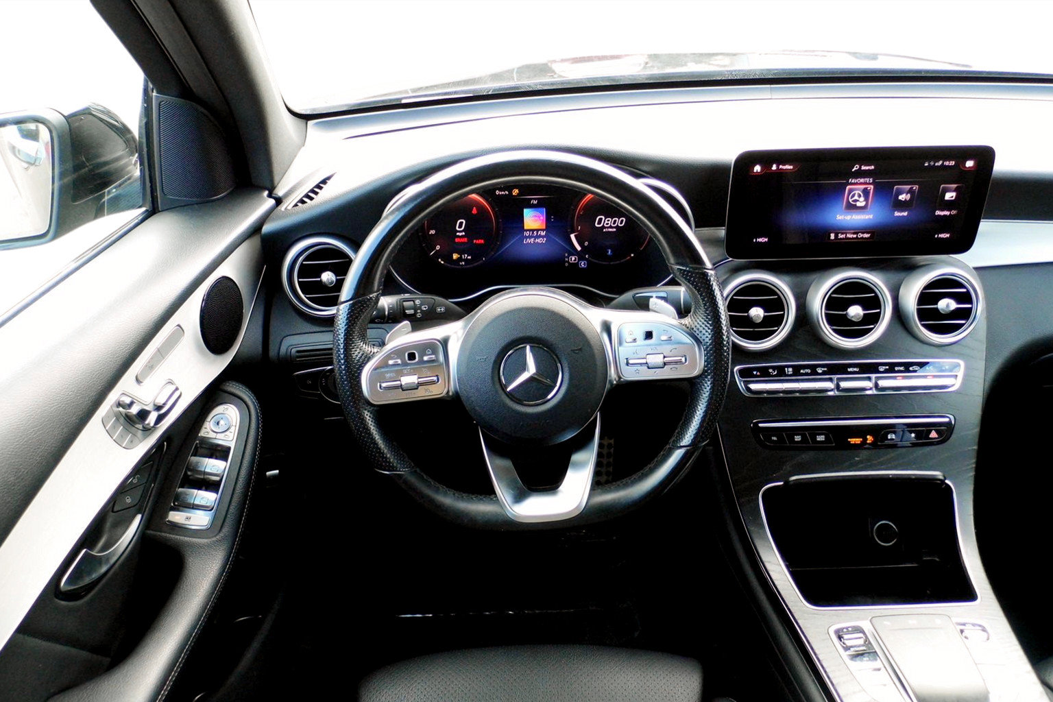 Used 2021 Mercedes-Benz GLC 300 w/ AMG Line image 11