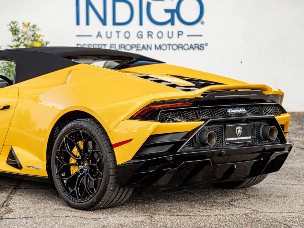 Used 2023 Lamborghini Huracan EVO image 12