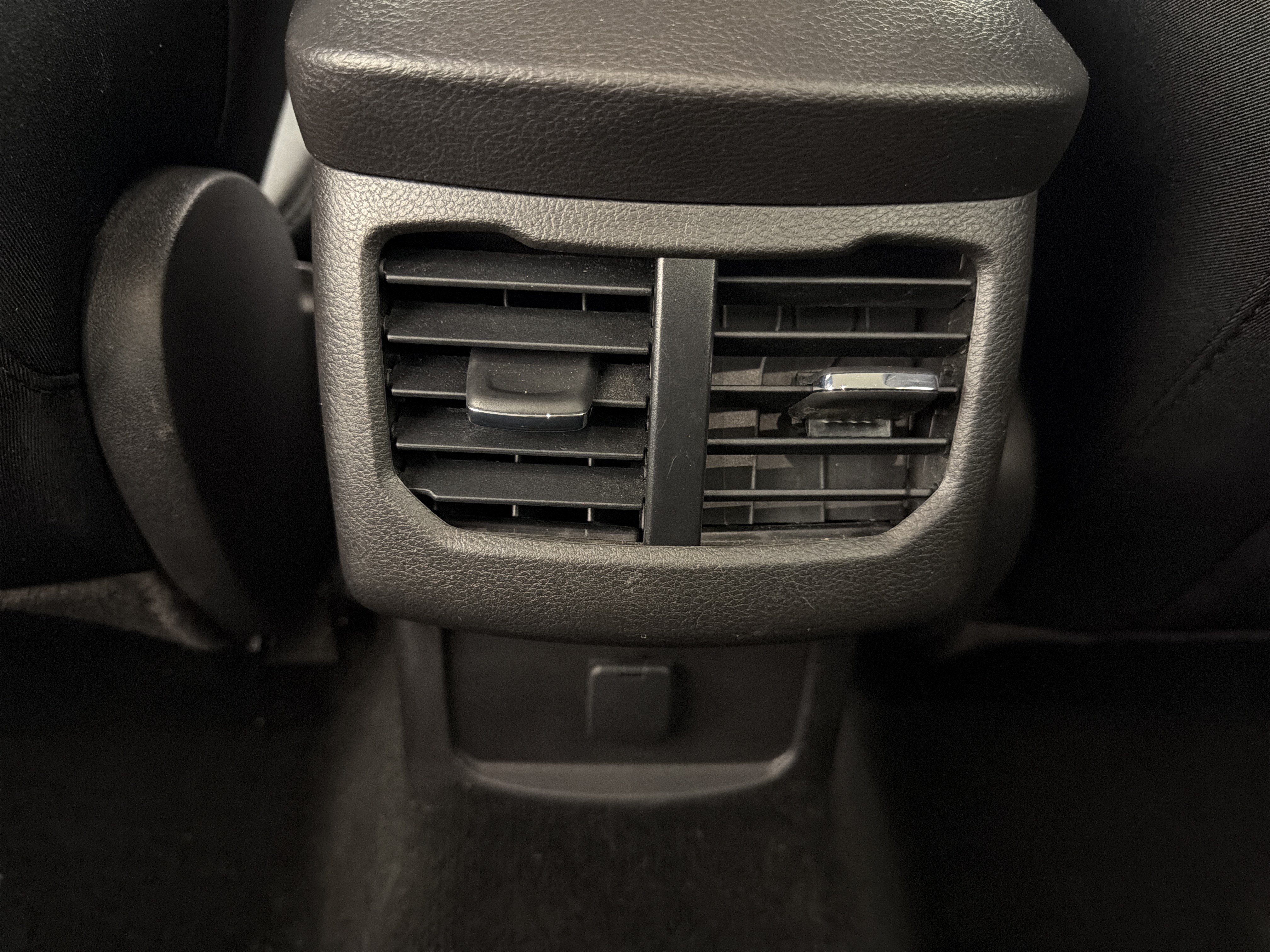 Used 2013 Ford Fusion SE FWD image 25