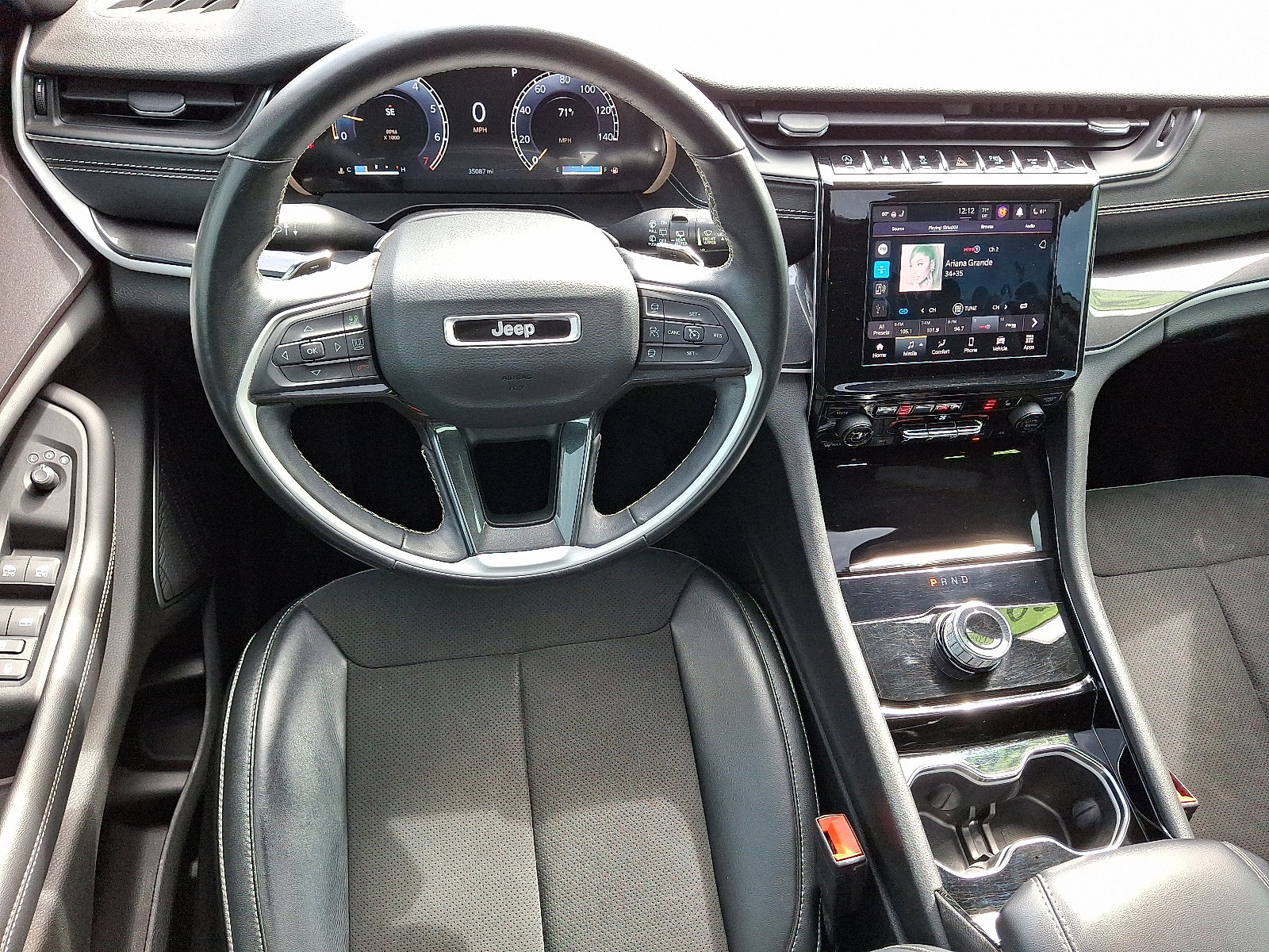 Used 2022 Jeep Grand Cherokee L Laredo image 12