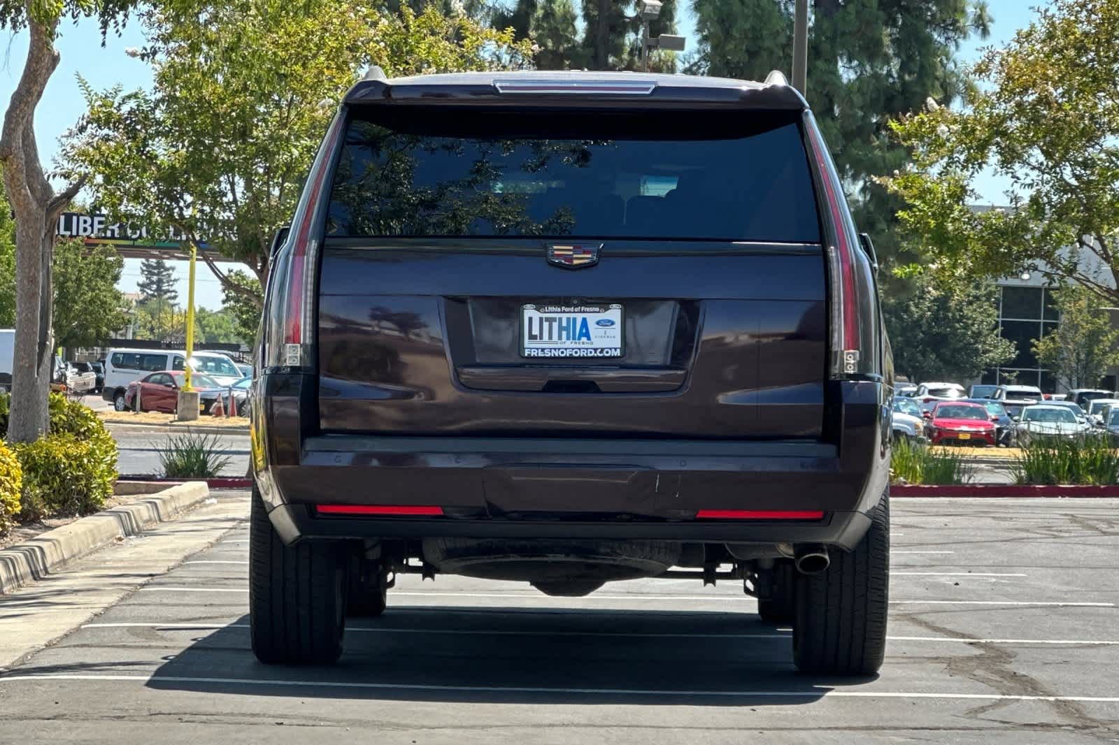 Used 2018 Cadillac Escalade Platinum AWD/4WD image 8