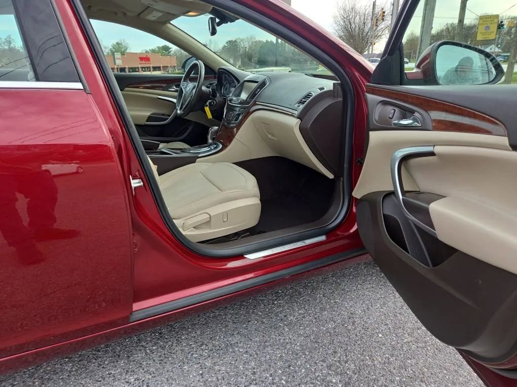 Used 2016 Buick Regal image 16