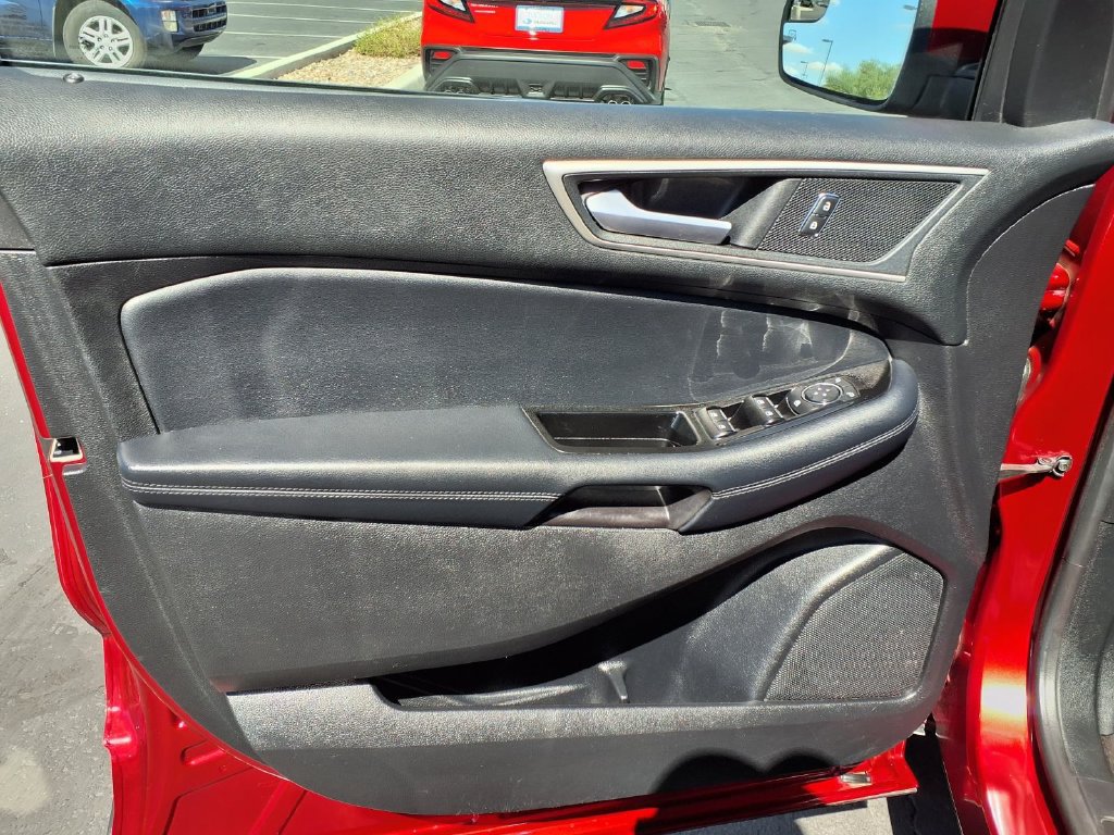 Used 2018 Ford Edge SEL w/ Equipment Group 201A FWD image 25
