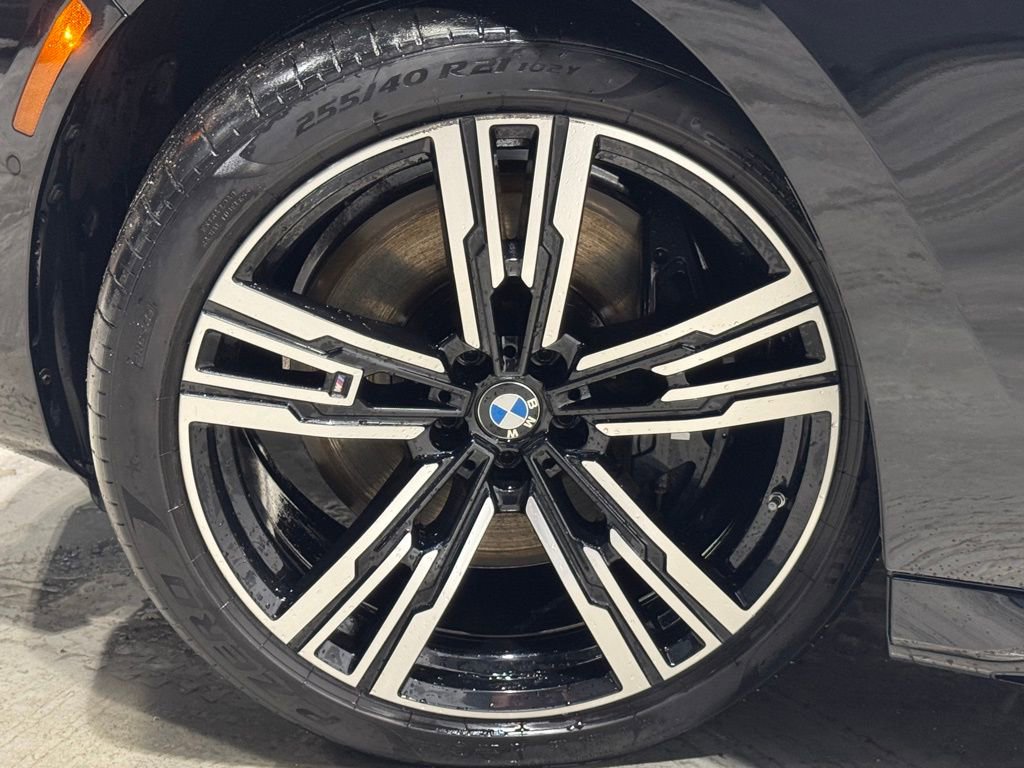 Used 2023 BMW 760i xDrive w/ Executive Package image 7