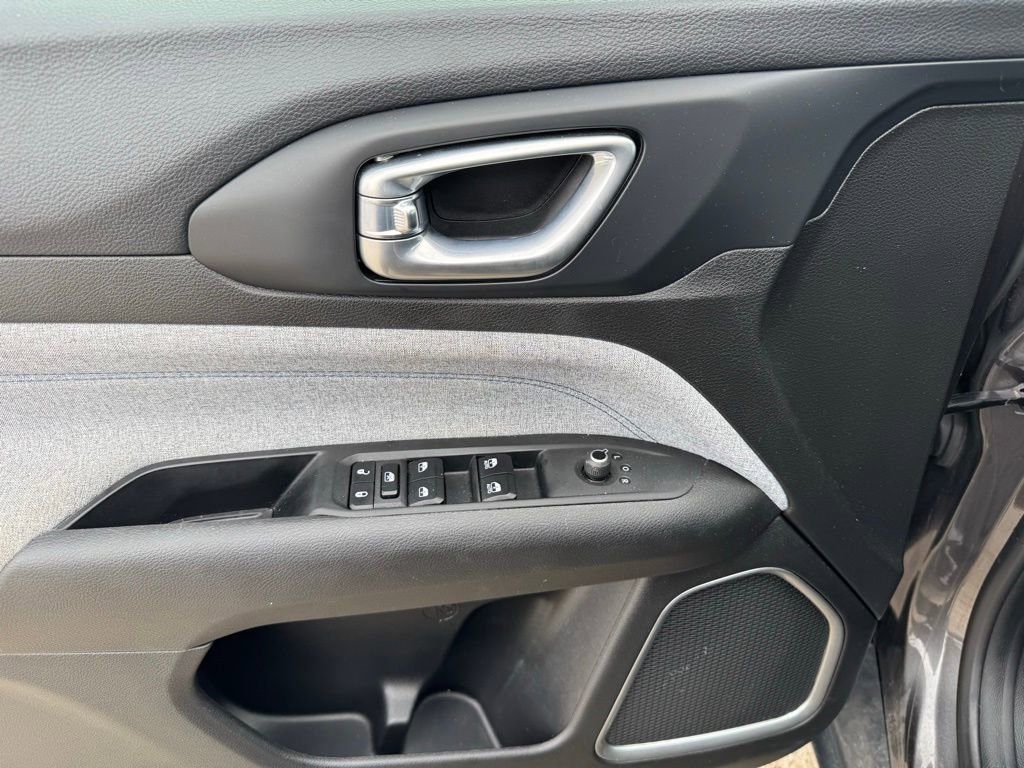Used 2023 Jeep Compass Sport image 14