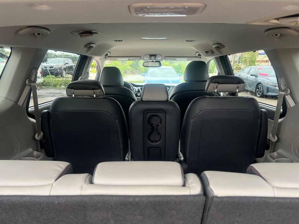 Used 2017 Kia Sedona EX FWD image 11