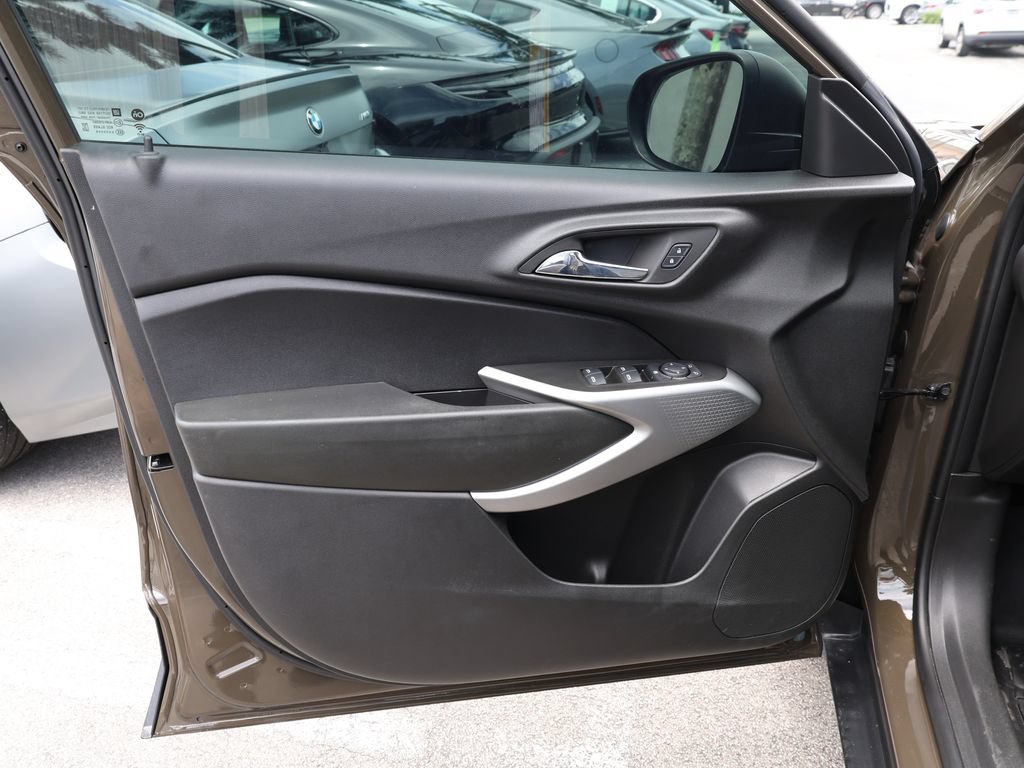 Used 2024 Chevrolet Trax LS FWD image 10