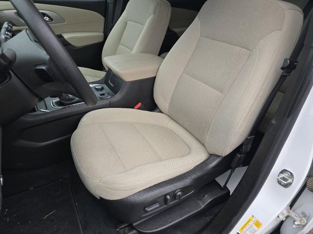 Used 2022 Chevrolet Traverse LS AWD/4WD image 24