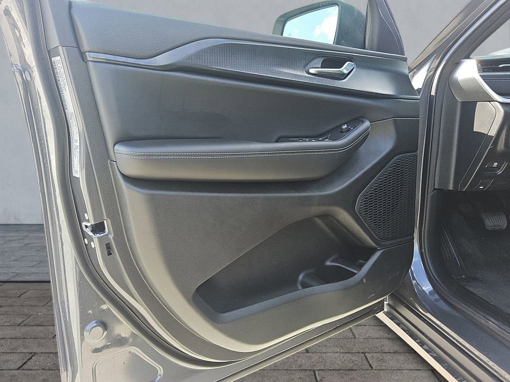 New 2025 Jeep Grand Cherokee Laredo X image 17