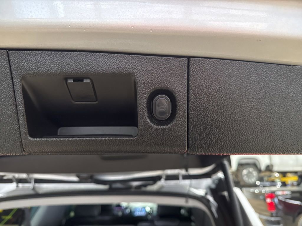 Used 2015 Chevrolet Suburban LTZ image 16