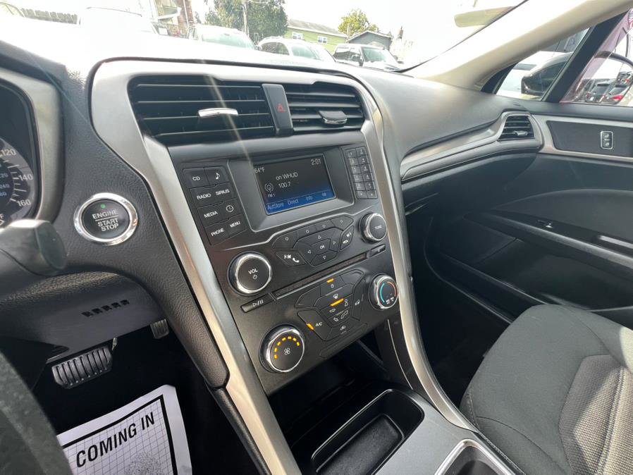 Used 2017 Ford Fusion SE image 13
