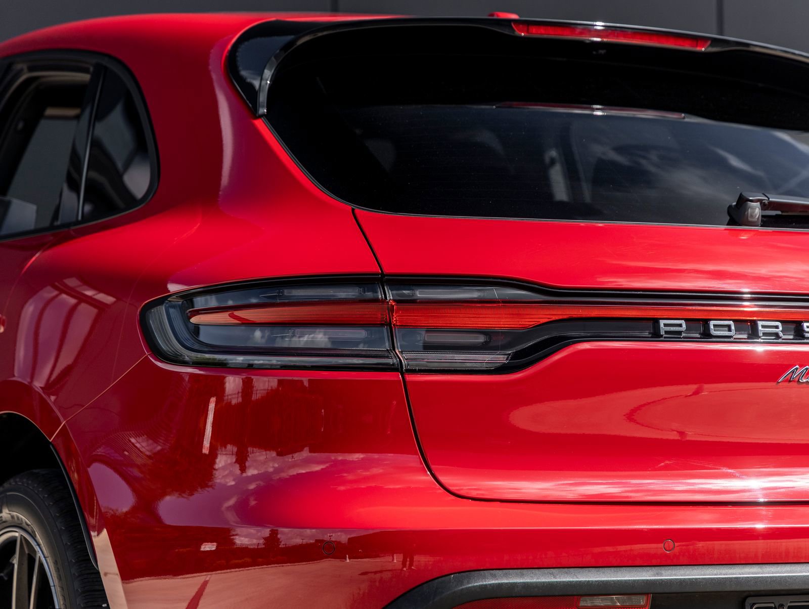 Certified 2024 Porsche Macan image 13