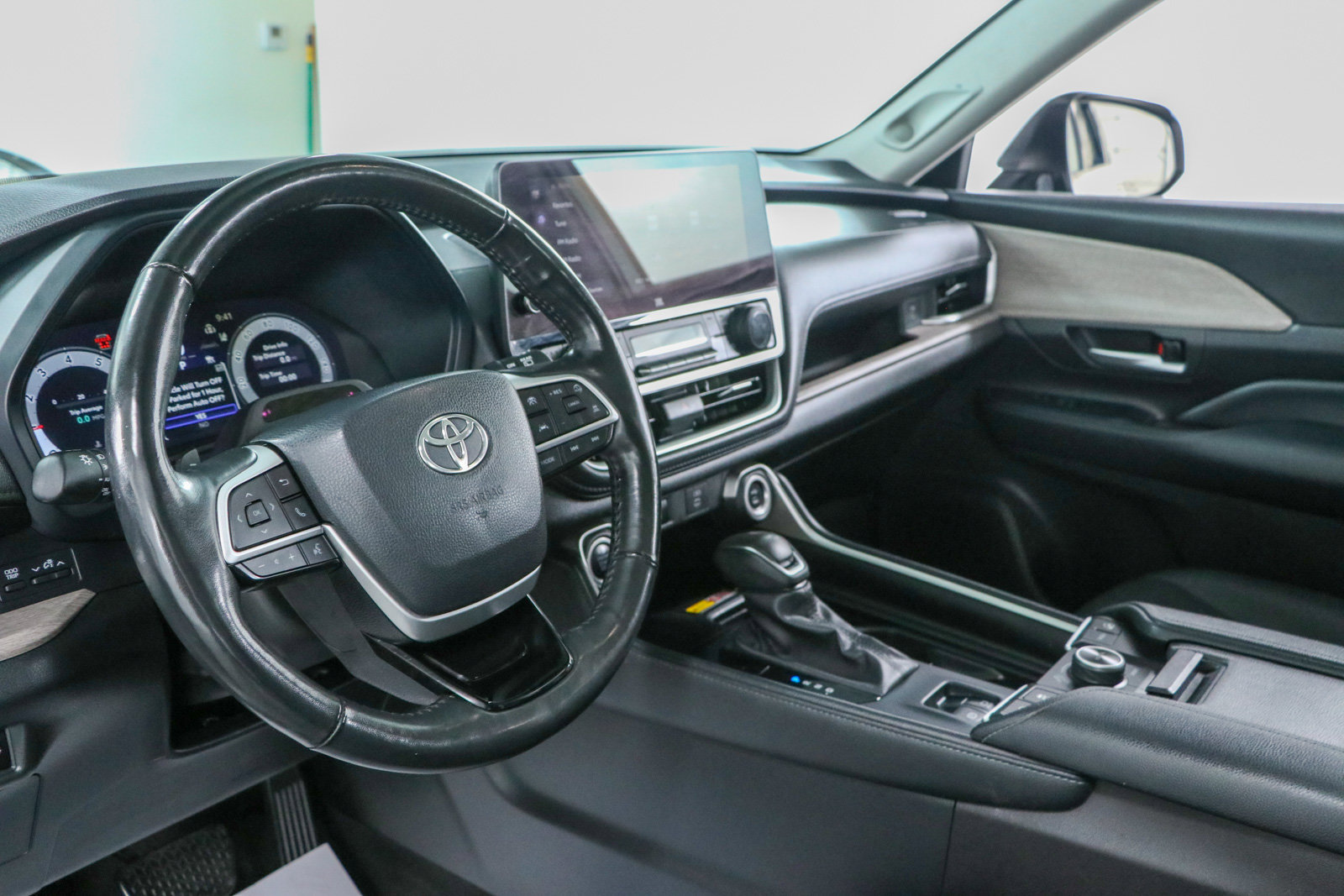 Used 2024 Toyota Grand Highlander AWD image 24