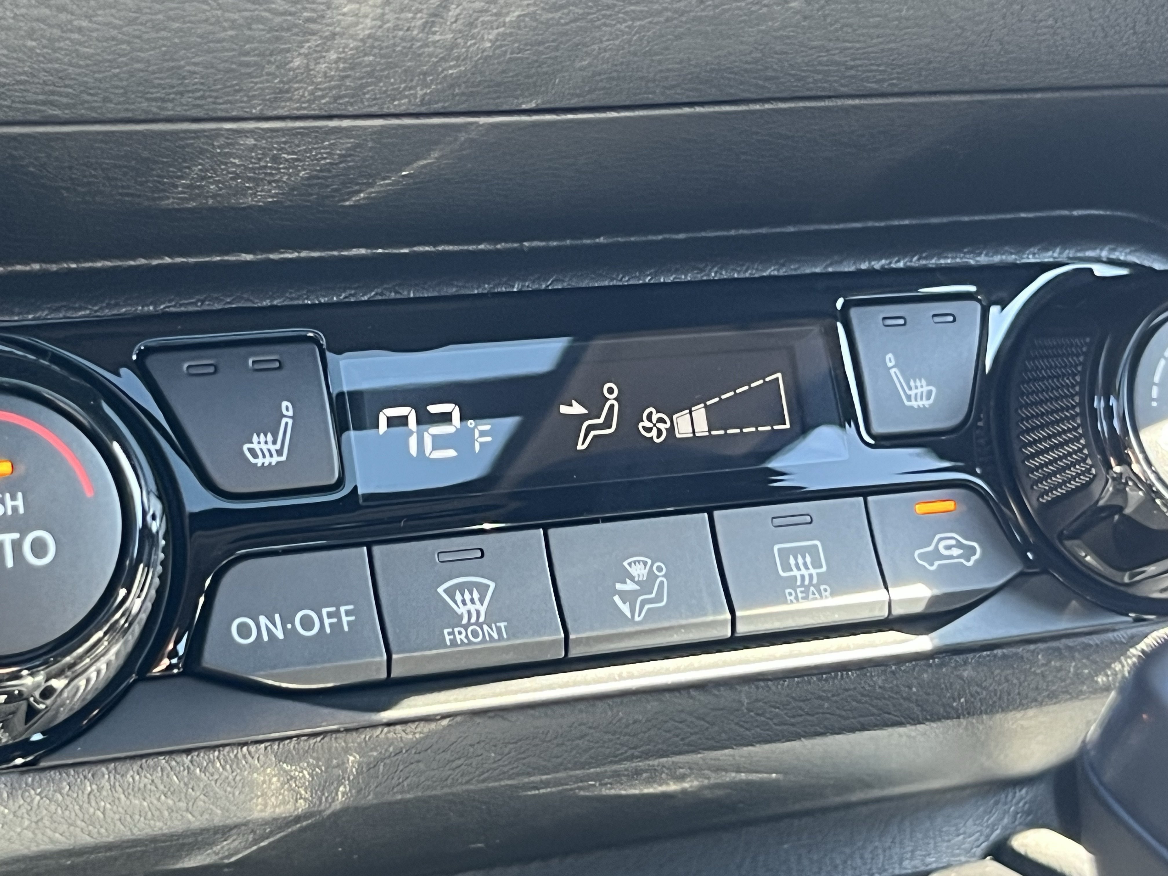New 2027 Nissan Kicks SV w/ SV Premium Package AWD/4WD image 30