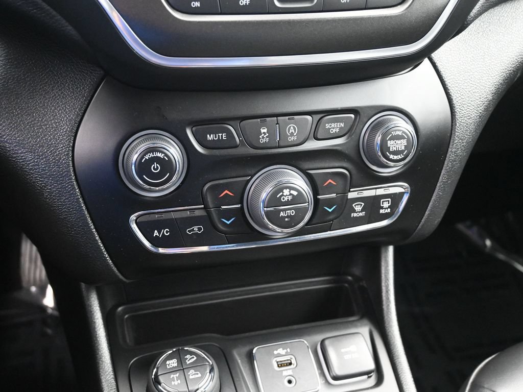 Used 2023 Jeep Cherokee Trailhawk w/ Trailer Tow Group AWD/4WD image 19
