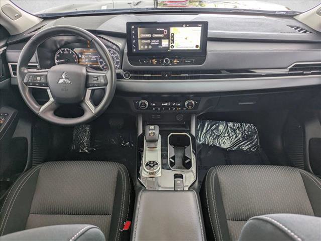 Used 2025 Mitsubishi Outlander ES image 17