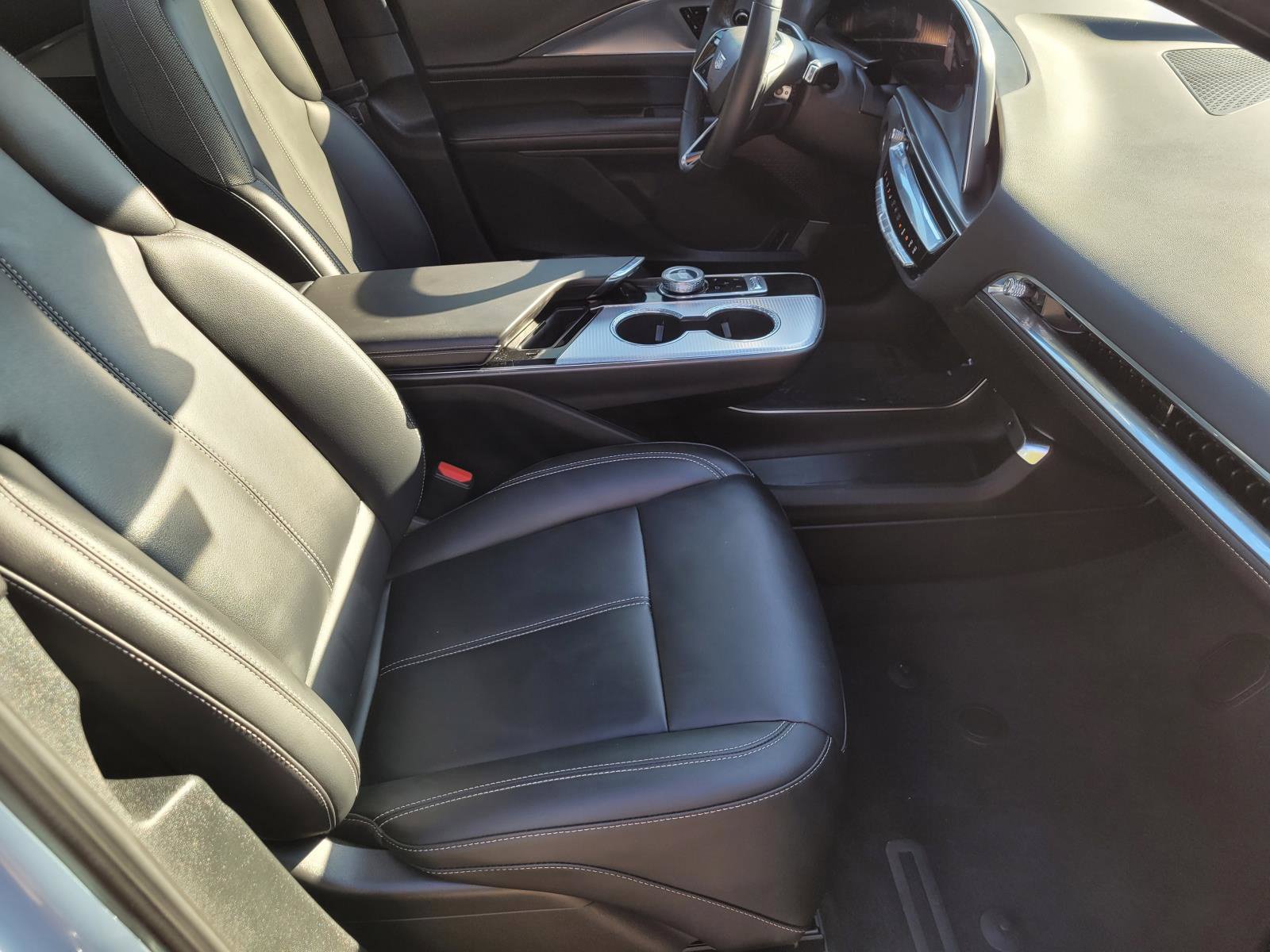 Used 2024 Cadillac Lyriq Tech AWD/4WD image 11