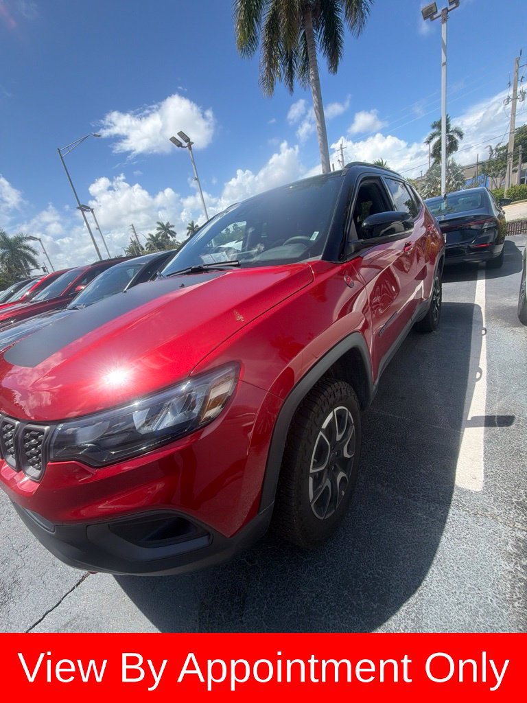 Used 2025 Jeep Compass Trailhawk AWD/4WD image 1