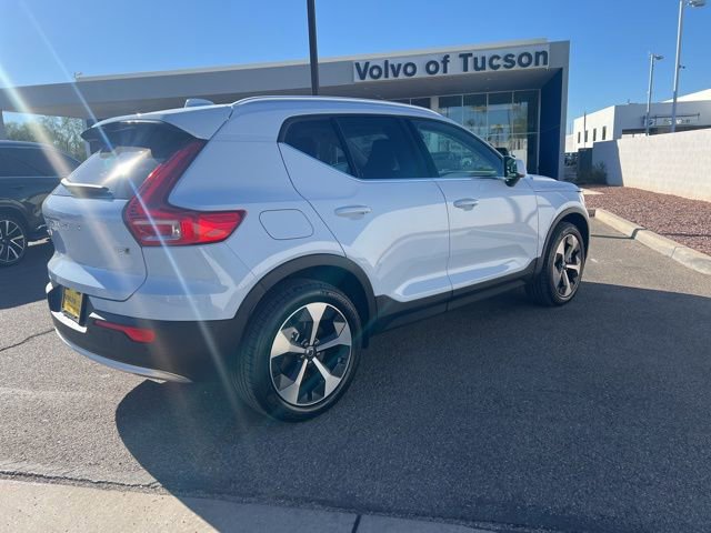 New 2025 Volvo XC40 B5 Core w/ Climate Package image 7