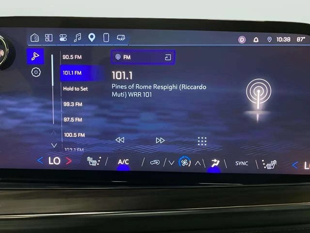 Used 2025 Chevrolet Suburban LT RWD image 45