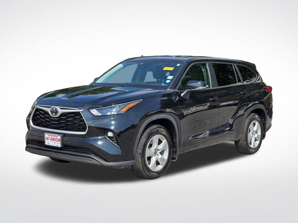 Used 2023 Toyota Highlander LE FWD image 2