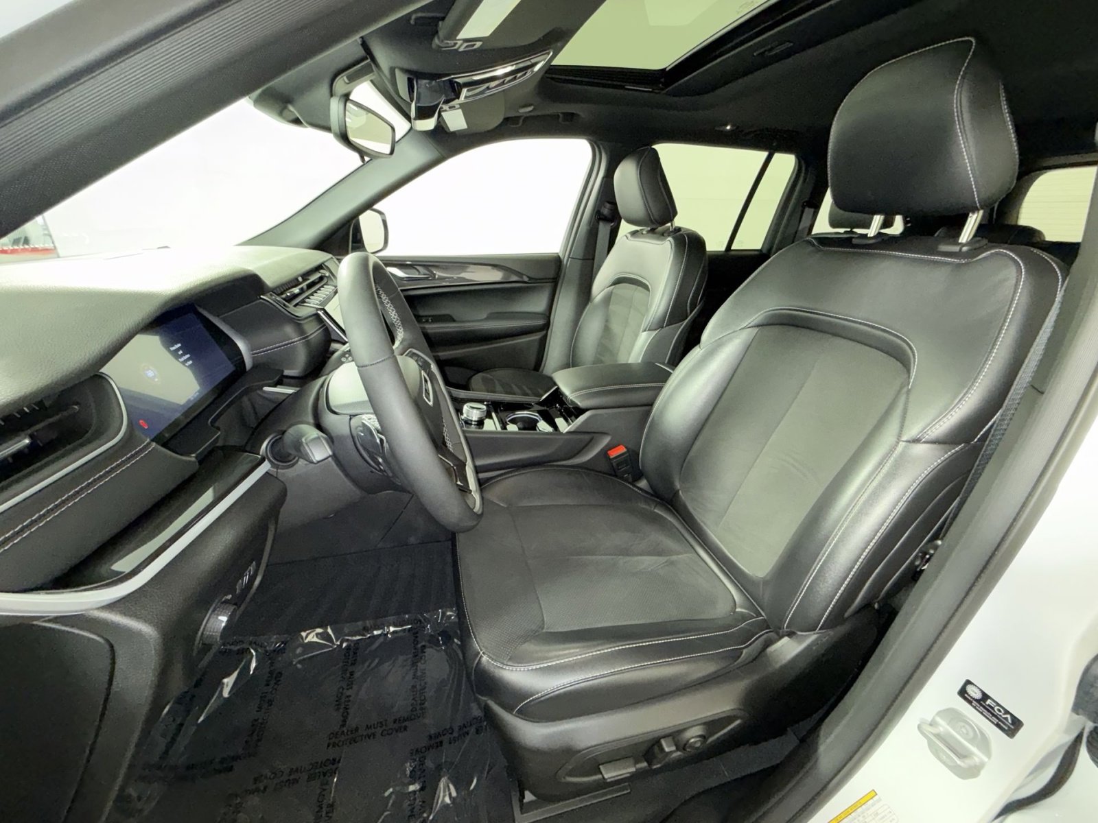 Used 2023 Jeep Grand Cherokee Altitude image 13