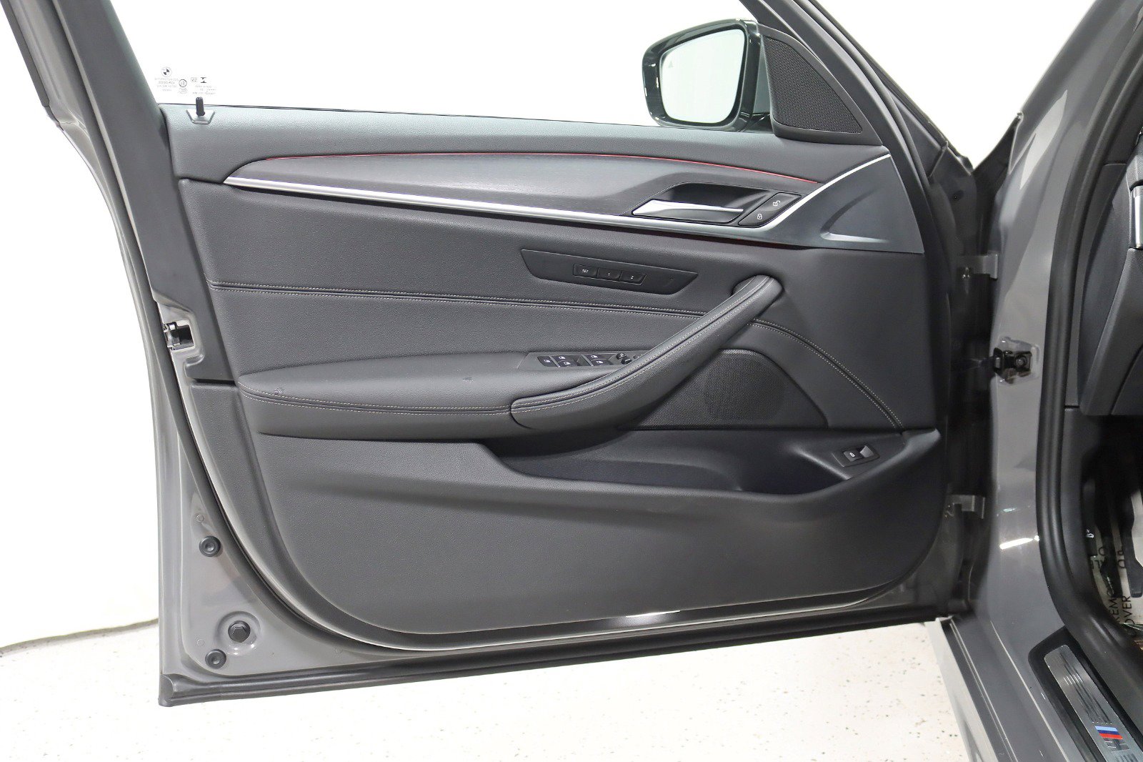 Used 2022 BMW 530i xDrive w/ M Sport Package image 34