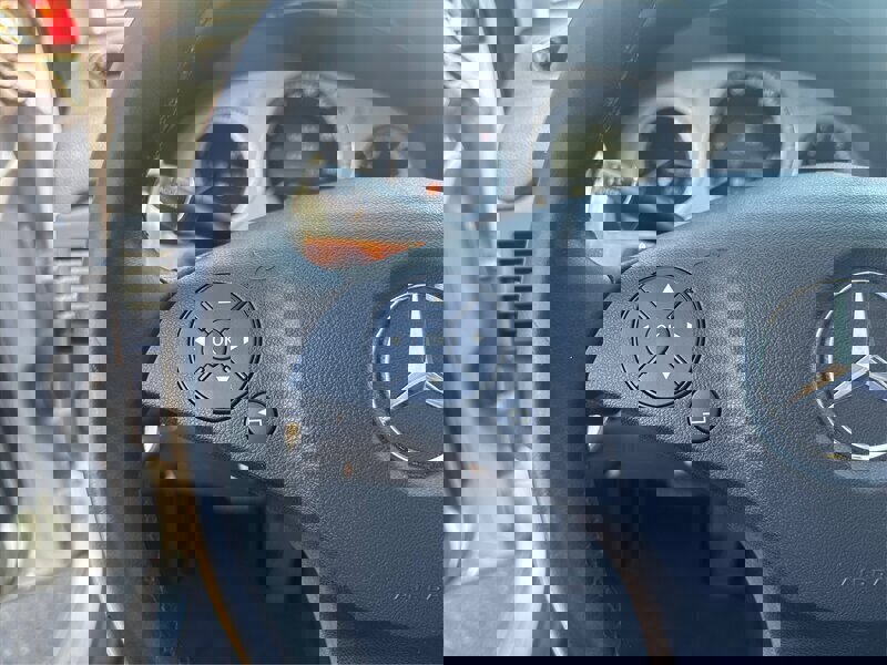 Used 2011 Mercedes-Benz GLK 350 4MATIC image 50