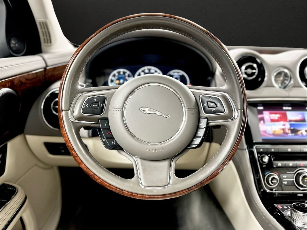 Used 2016 Jaguar XJ R-Sport AWD/4WD image 21