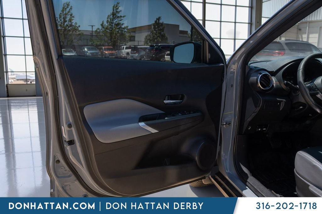 Used 2023 Nissan Kicks SR w/ SR Premium Package FWD image 14
