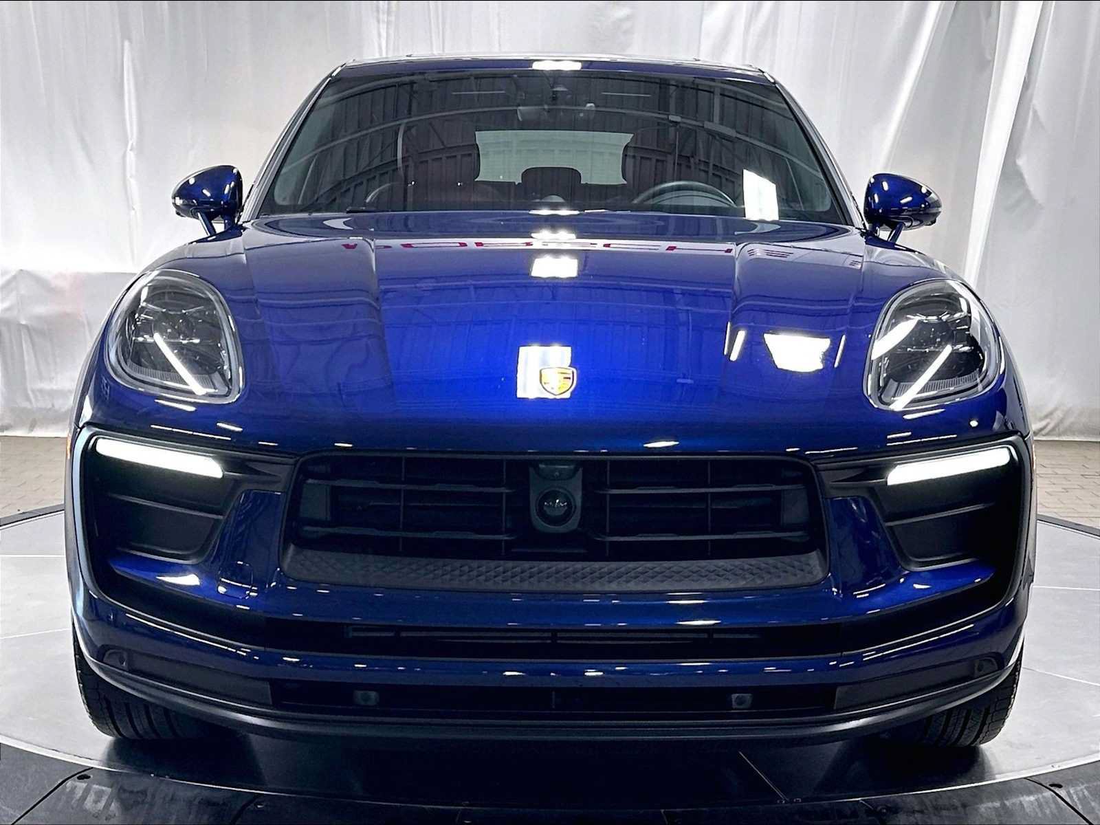 Used 2026 Porsche Macan AWD/4WD image 12