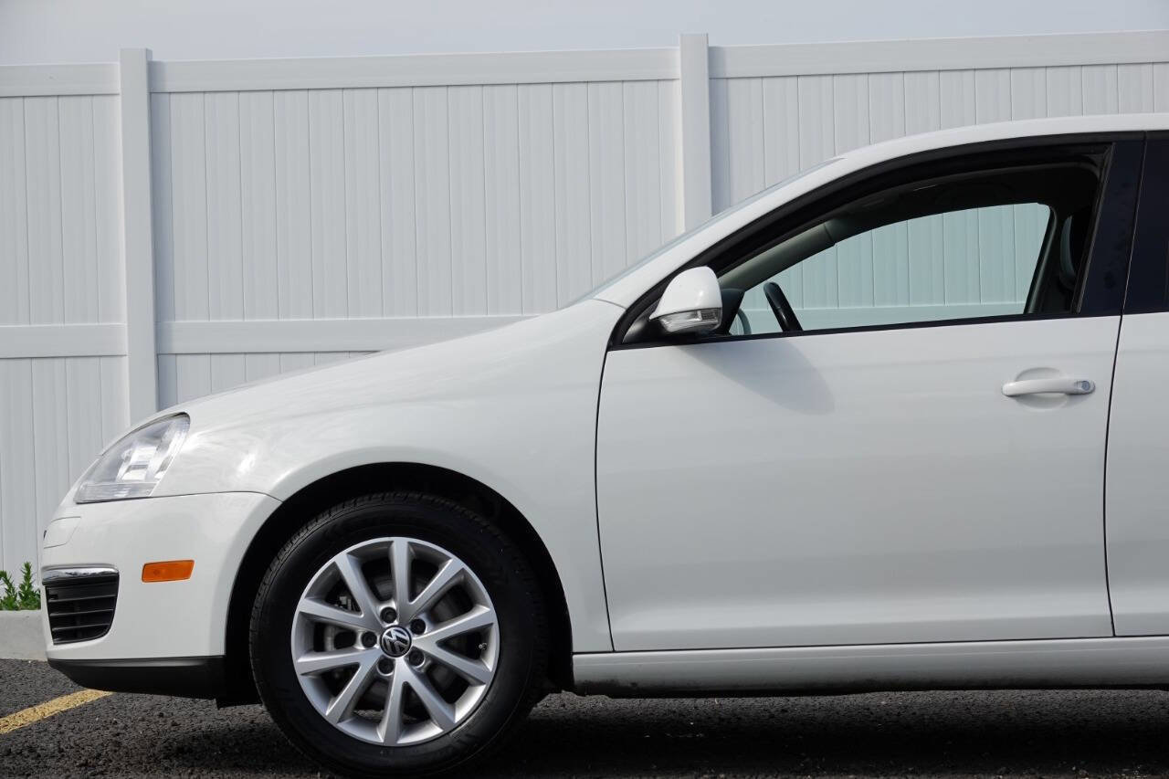 Used 2010 Volkswagen Jetta Limited Edition FWD image 16