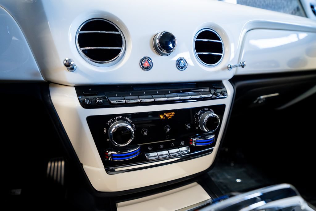 Used 2019 Rolls-Royce Phantom Sedan RWD image 40