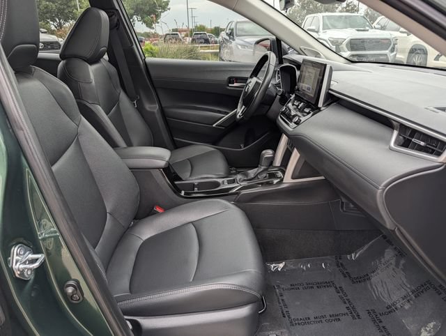 Used 2025 Toyota Corolla Cross XLE w/ Convenience Package FWD image 32