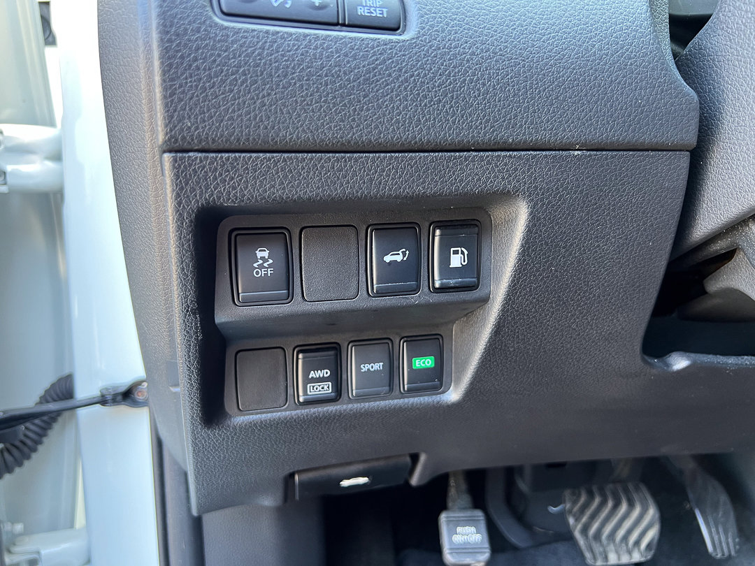 Used 2018 Nissan Rogue SV AWD/4WD image 16