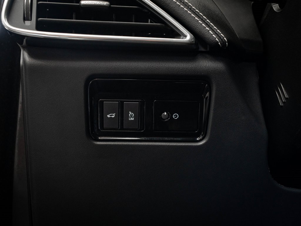 Used 2020 Jaguar F-PACE S image 40