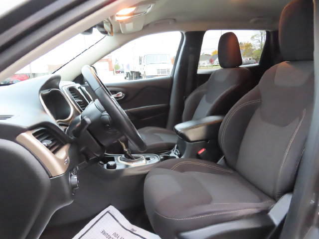 Used 2016 Jeep Cherokee Latitude w/ Comfort/Convenience Group AWD/4WD image 20
