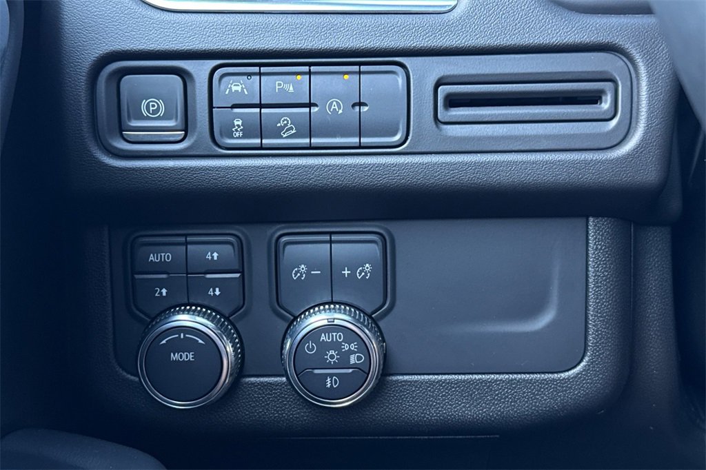 Certified 2024 GMC Yukon XL AT4 image 34