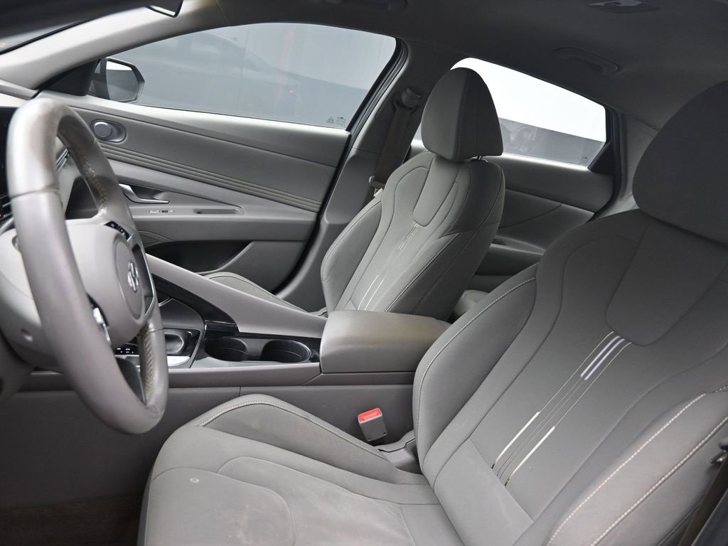 Used 2023 Hyundai Elantra SEL w/ Convenience Package image 18