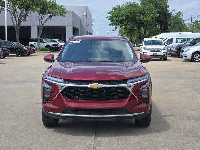 Used 2025 Chevrolet Trax LT w/ LT Convenience Package FWD image 2