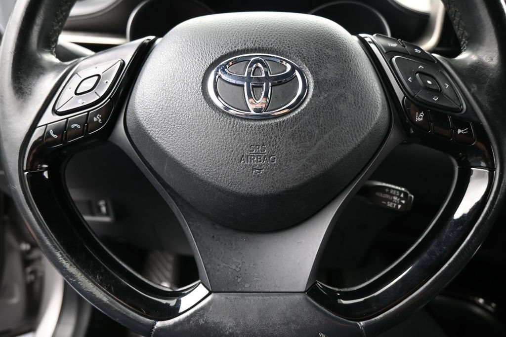 Used 2019 Toyota C-HR XLE FWD image 30